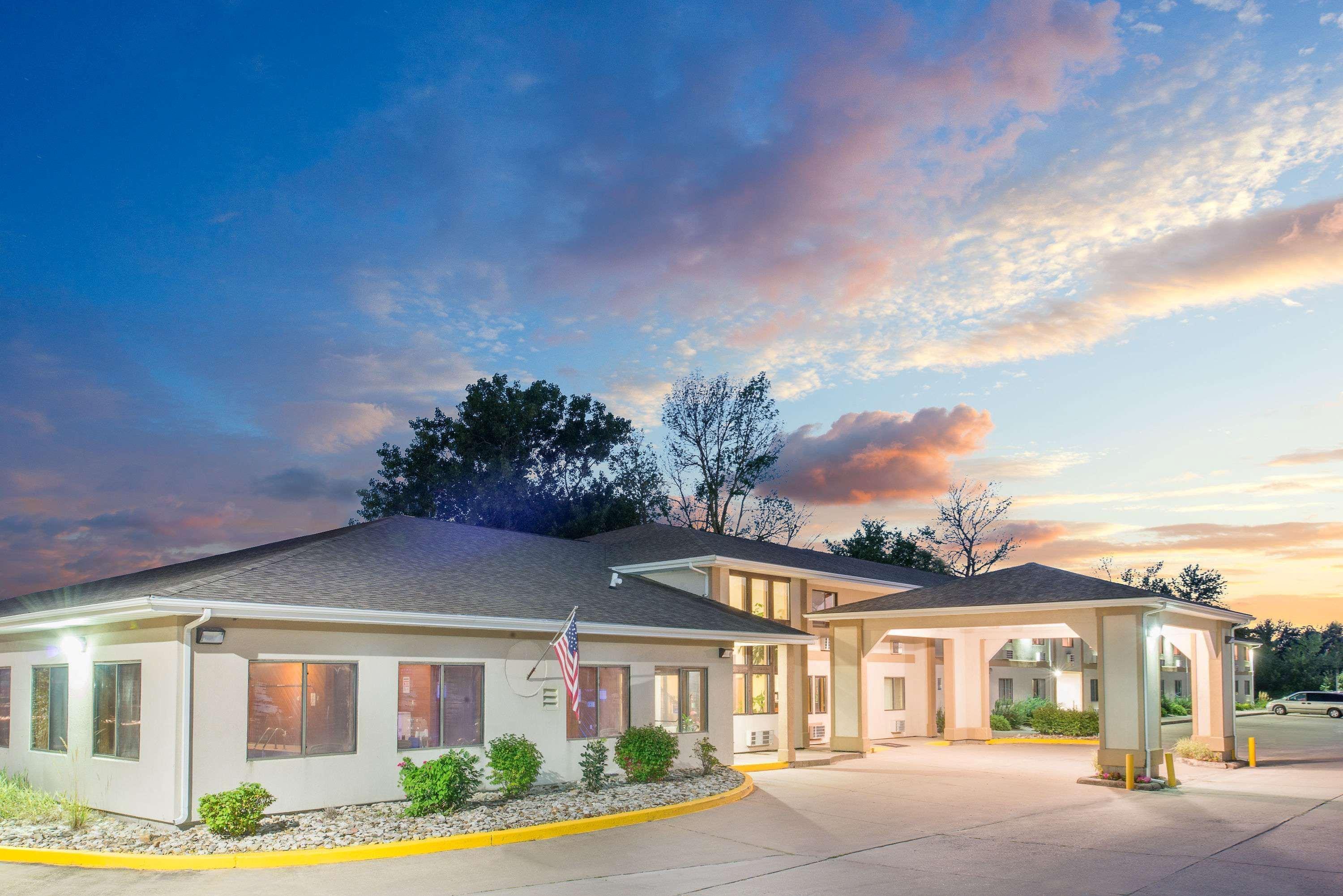 Super 8 By Wyndham Ottumwa Motel Exterior foto