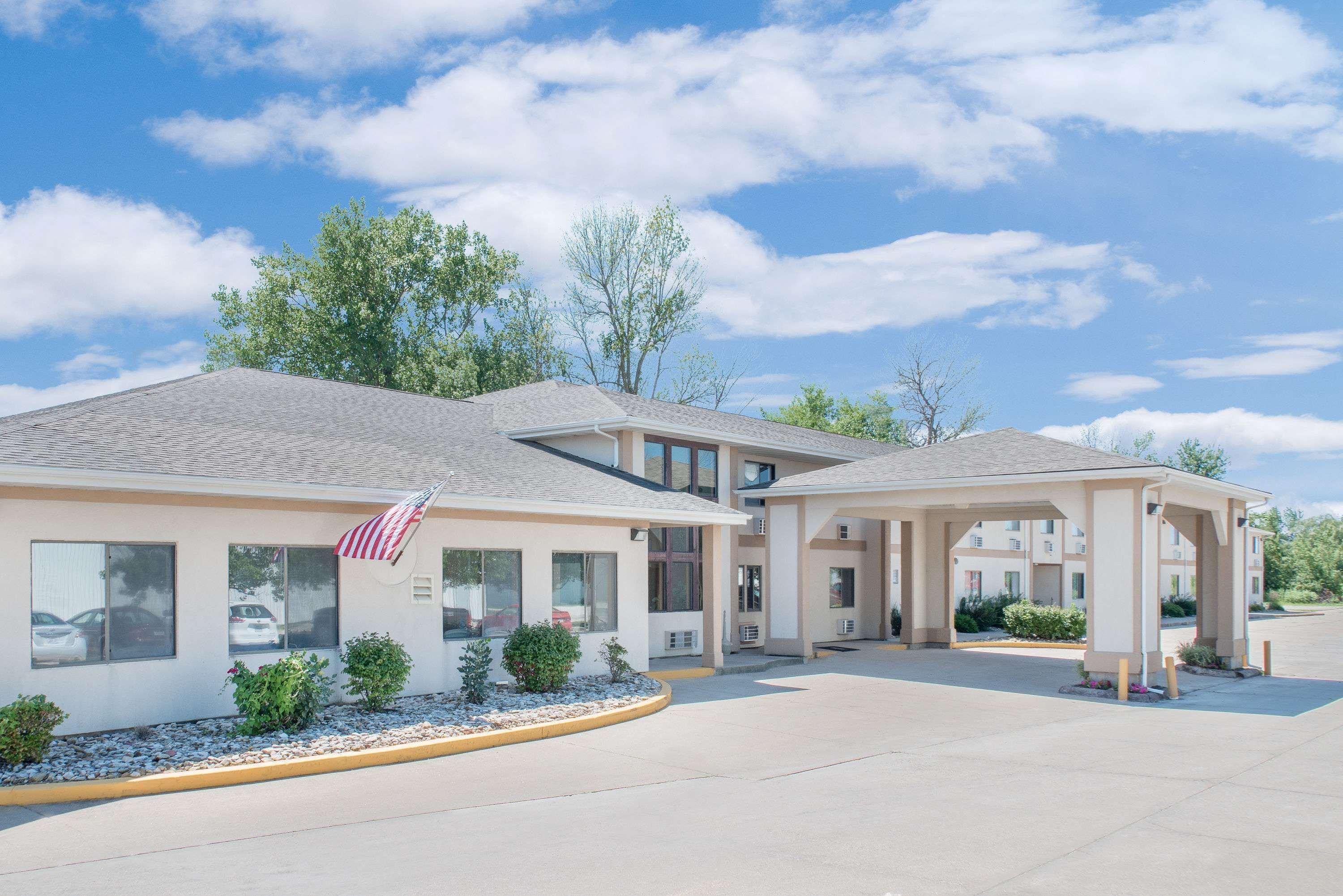 Super 8 By Wyndham Ottumwa Motel Exterior foto